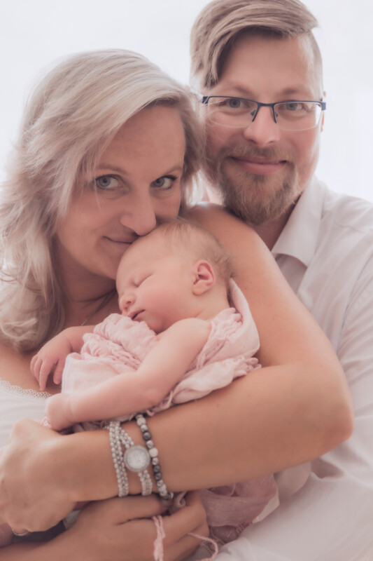 Newborn rodičovská náruč